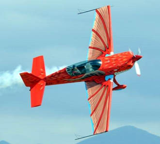 El Extra 300 de Santiago Sampietro en acción (GRJ) El Extra 300 de Santiago Sampietro en acción (GRJ)