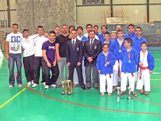 Equipos de los Clubes de Karate de Granada: Olympo Maracena y No-Kachi Equipos de los Clubes de Karate de Granada: Olympo Maracena y No-Kachi