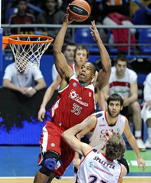 Gran debut en la ACB del pivot de Alabama (ACBMEDIA) Gran debut en la ACB del pivot de Alabama (ACBMEDIA)