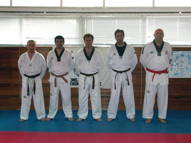 Los cinco taekwondistas que superaron el examen Los cinco taekwondistas que superaron el examen