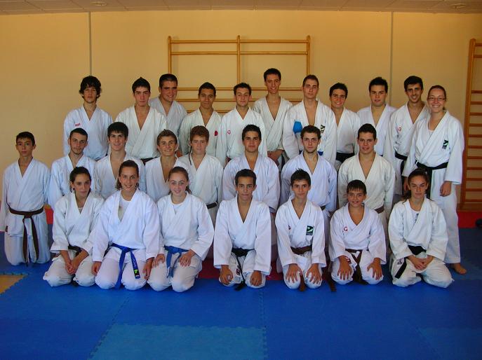 Algunos de los miembros del karate granadino