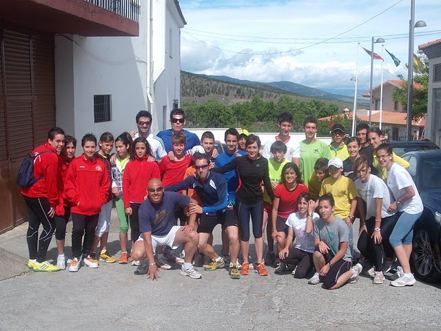 Miembros de la Juventud Atlética junto a Paquillo