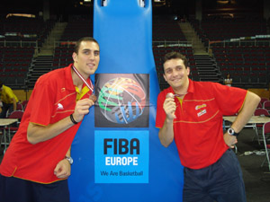 Pablo Aguilar junto a Alberto Pérez con la medalla de bronce del Europeo Sub 20 (CBGRANADA.COM) Pablo Aguilar junto a Alberto Pérez con la medalla de bronce del Europeo Sub 20 (CBGRANADA.COM)