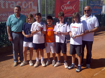 Imagen de los campeones provinciales de tenis en categoría alevín (CASTILLO)