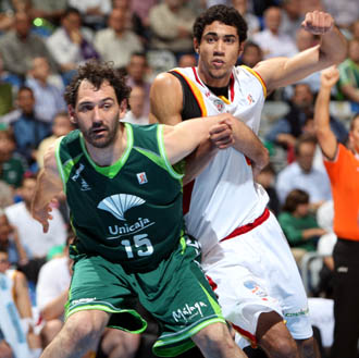 Lima pelea la posición con Garbajosa (PHOTO ACB)